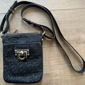 DKNY Crossbody Messenger Shoulder Bag‎ Black Gold Hardware 7.5 L X 6” W Dust OBO